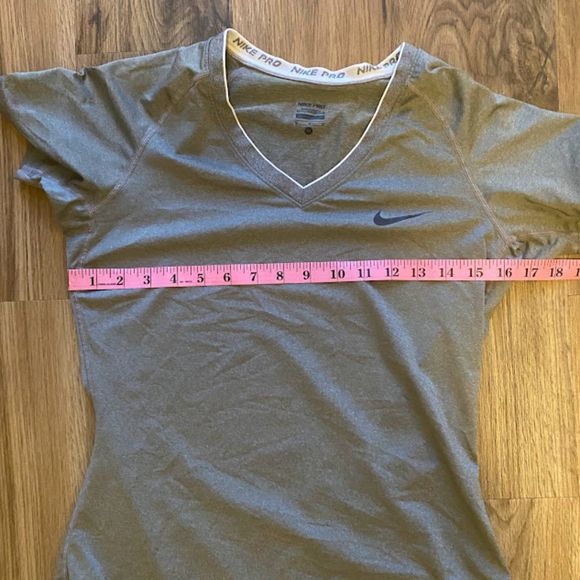 Nike Pro Women's Fitted Gray Dri Fit V Neck Short Sleeve Shirt M - Picture 3 of 5